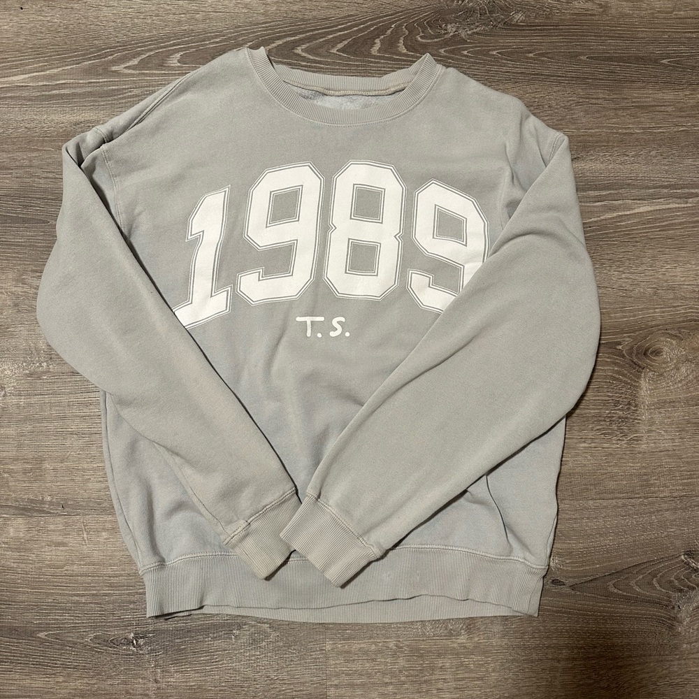 exclusive Taylor swift 1989 crewneck blue size medium